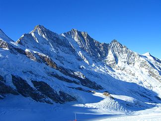 T&auml;schhorn, Dom, Lenzspitze (v.l.n.r) im Winter 2006 von der Station Mittelallalin (3'460&nbsp;m&nbsp;&uuml;.&nbsp;M.) aus gesehen