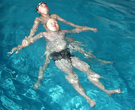 Rettungsschwimmen im Hotel Hannigalp Gr�chen Wallis Schweiz